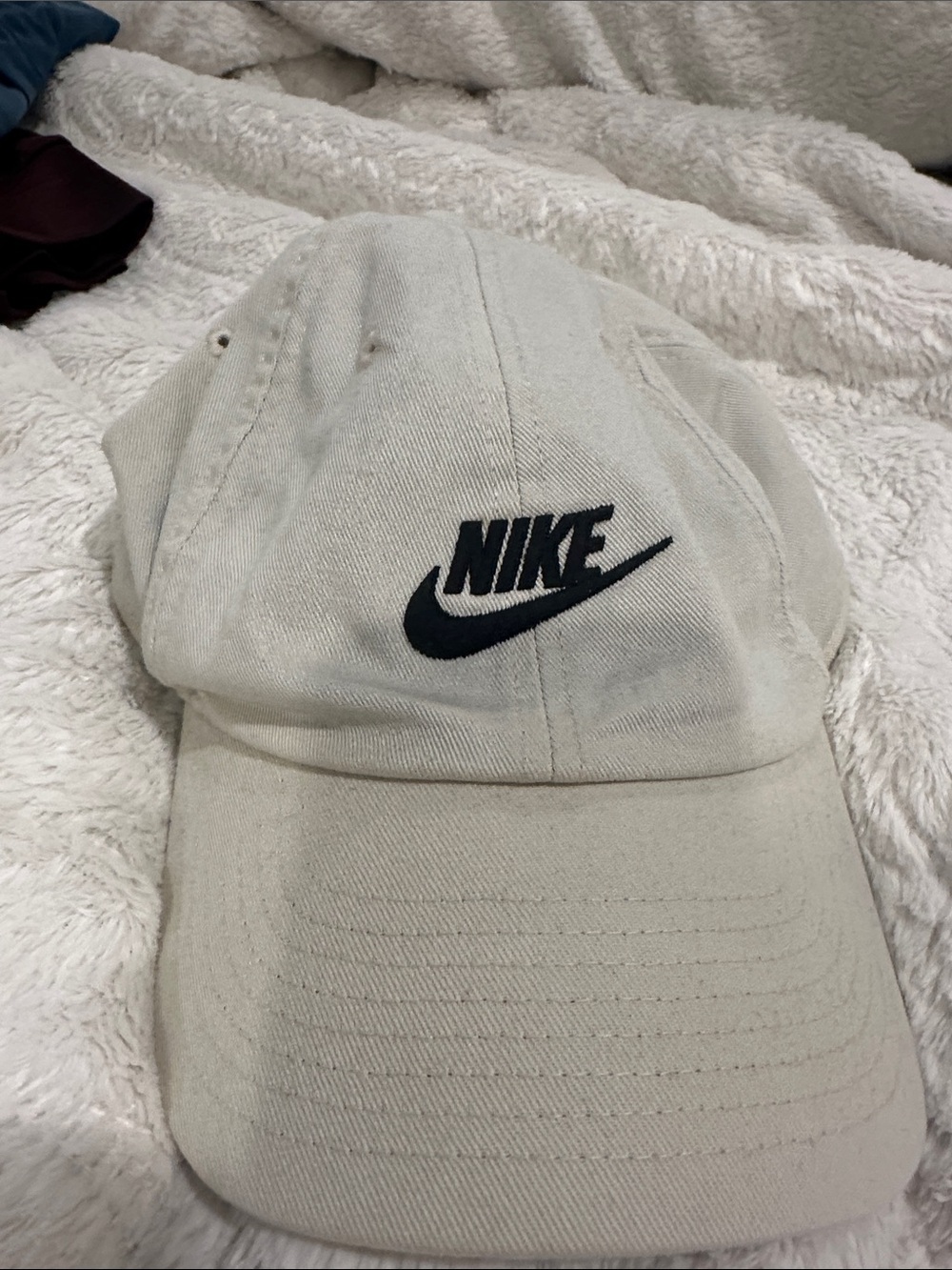 Nike Men's Off-White Cap with Black Swoosh